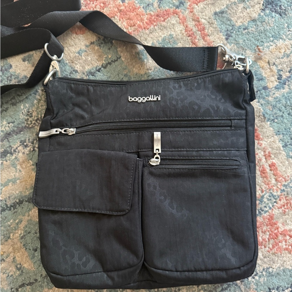 Baggallini Black Cheetah Print Crossbody Bag
